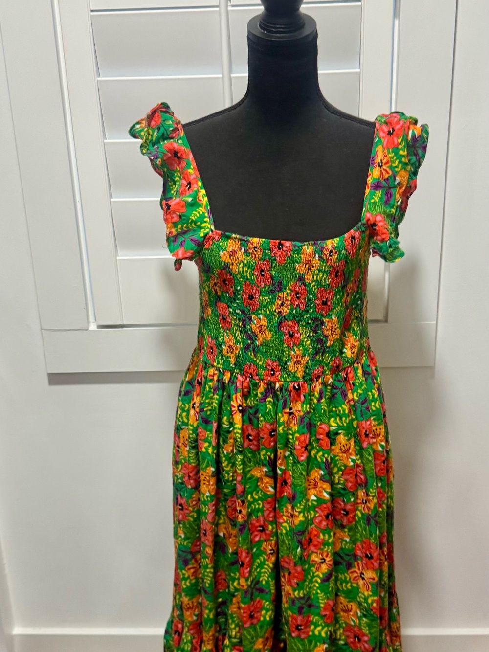 eesome Green Floral Smocked Midi Dress with Red & Yellow Blooms